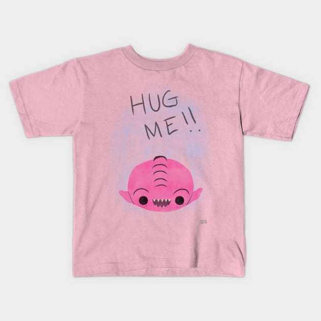 Hug me! Kids T-Shirt by davidpavon